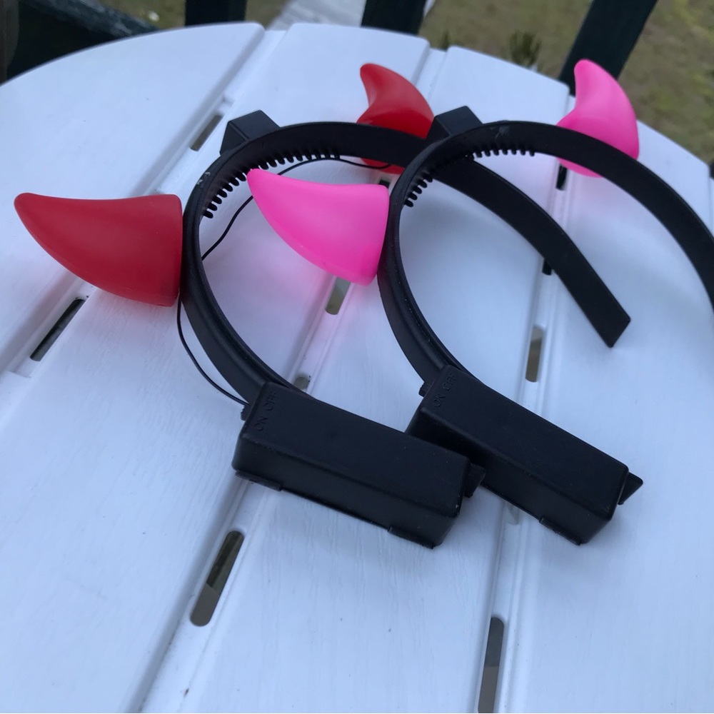 2 Novelty Costume Light Up Horn Little Devil Headbands Works Great Bush Gardens